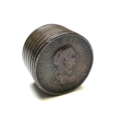 Lot 154 - A Georgian circular pill box with 1806 coin...