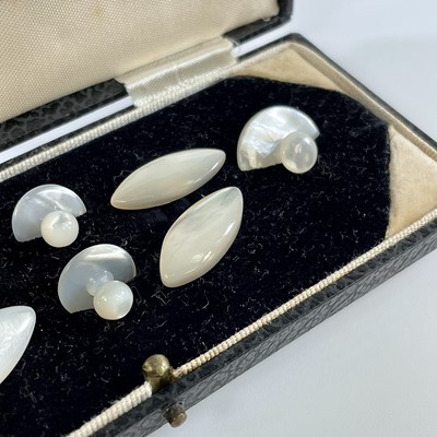 Lot 284 - A cased set of mother of pearl cufflinks and...