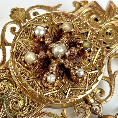 Lot 167 - A Victorian gold filligree and pearl set...