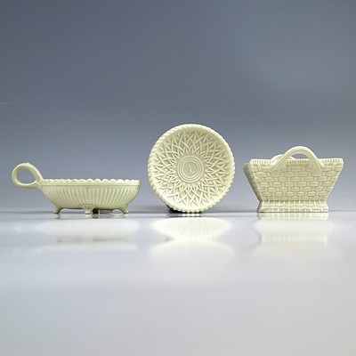 Lot 941 - A Sowerby glass Queen's Ivory ware twin...