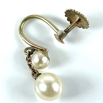 Lot 269 - A 9ct pearl drop screw back earring, together...