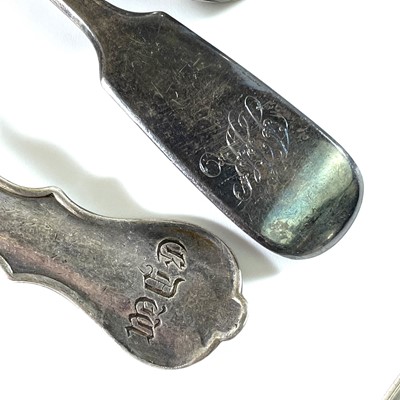 Lot 78 - A collection of silver flatware to include a...