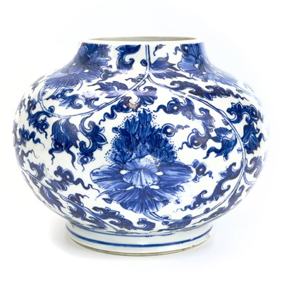 Lot 67 - A Chinese blue and white porcelain squat vase,...