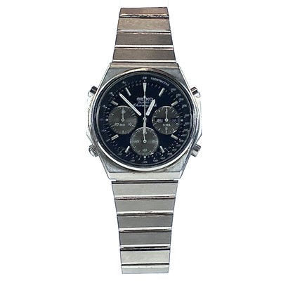 Lot 367 - A Seiko quartz chronograph stainless steel...