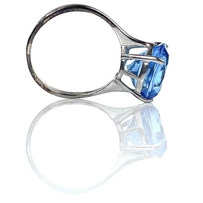 Lot 147 - A 9ct blue topaz dress ring, measuring 6ct...