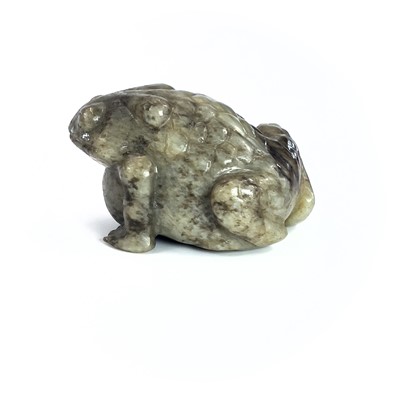 Lot 284 - A Chinese jade model of a toad, height 4cm,...