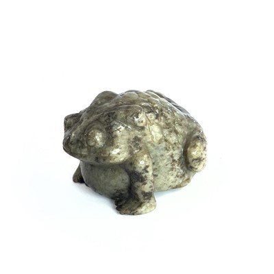 Lot 284 - A Chinese jade model of a toad, height 4cm,...