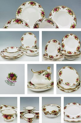 Lot 880 - A Royal Albert Old Country Roses part dinner...