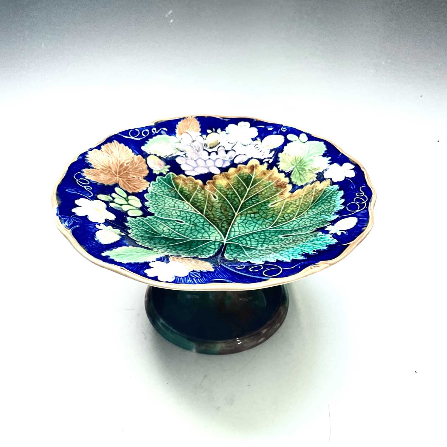 Lot 871 - Wedgwood majolica comport decorated with...