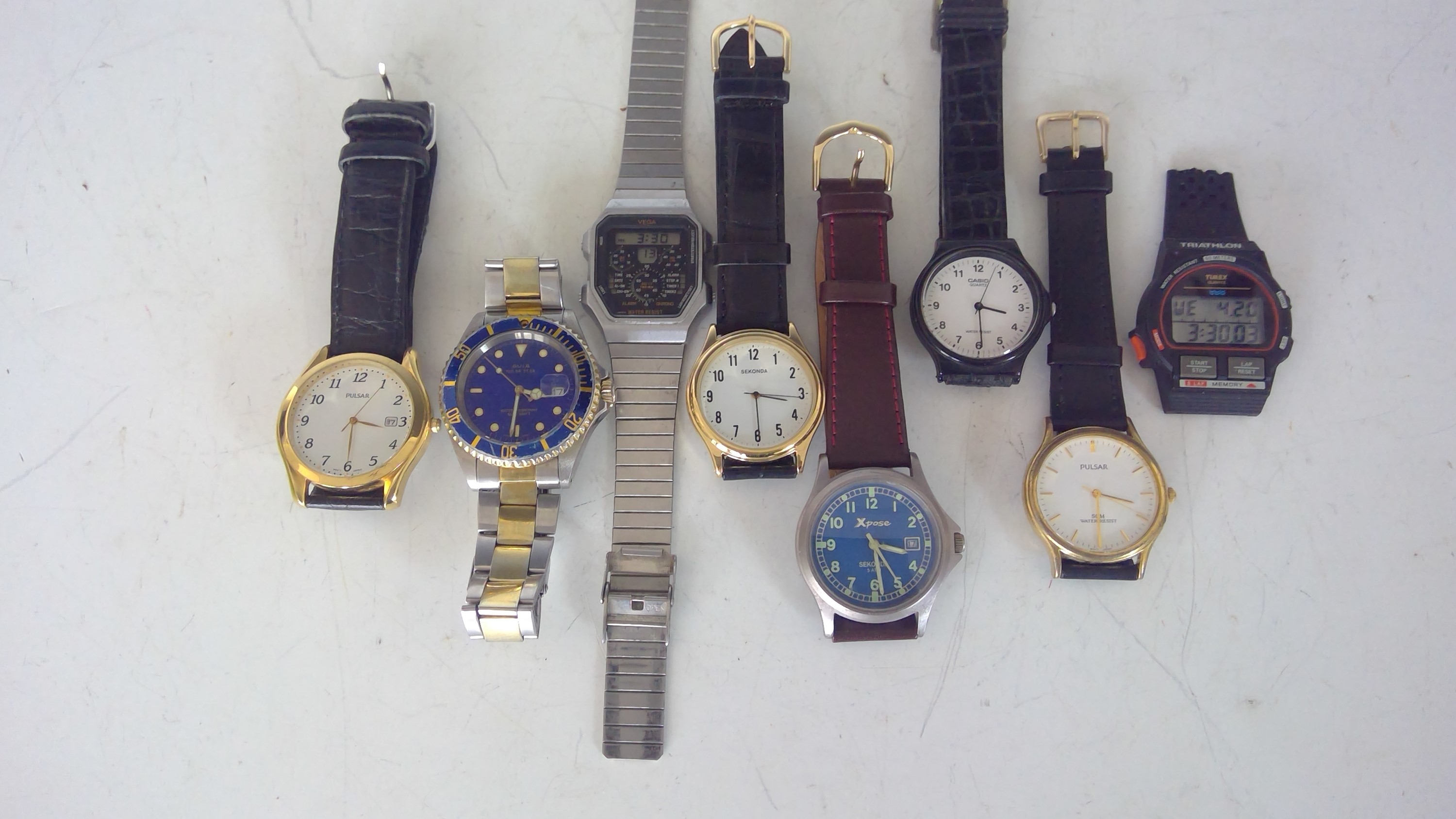 Lot 129 - A collection of working Watches including