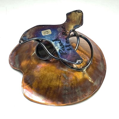Lot 141 - Paul HOSKIN A copper bowl with a tempered...