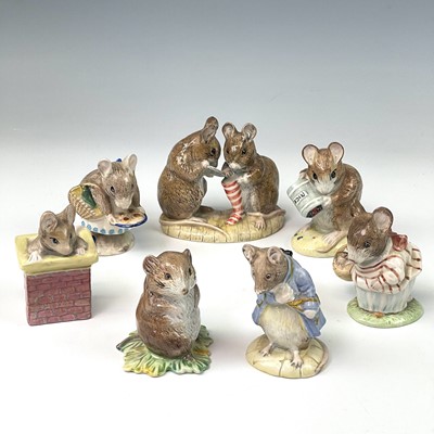 Lot 988 - Royal Albert Beatrix Potter figures including...