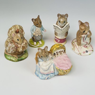 Lot 989 - Royal Albert Beatrix Potter figures including...