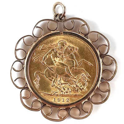 Lot 234 - A George V 1912 full sovereign coin pendant in...