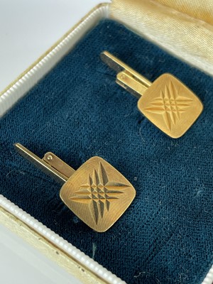 Lot 225 - A pair of 1970's 9ct hallmarked gold SWIVLINK...