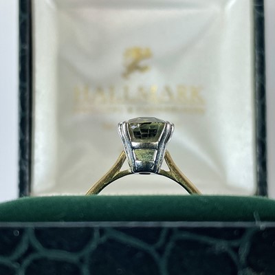 Lot 236 - An 18ct hallmarked gold Alexandrite set ring,...