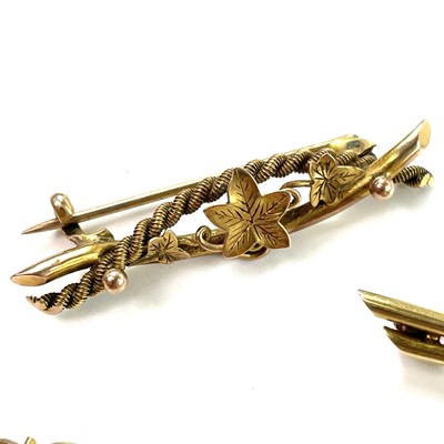 Lot 128 - A 15ct bar brooch, weight 2.7g; together with...