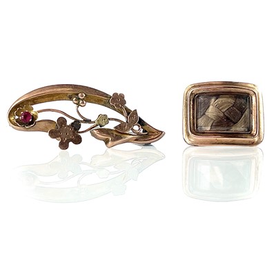 Lot 38 - A 19th century gold mourning brooch with...