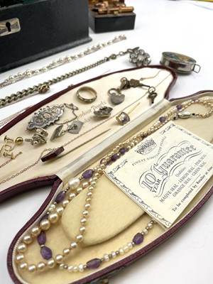 Lot 252 - A collection of costume jewellery including a...