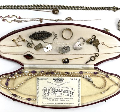 Lot 252 - A collection of costume jewellery including a...