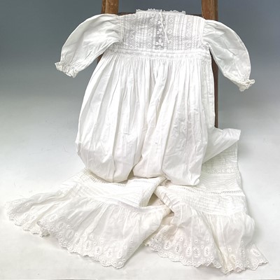 Lot 2810 - A 19th century cotton child's nightgown...