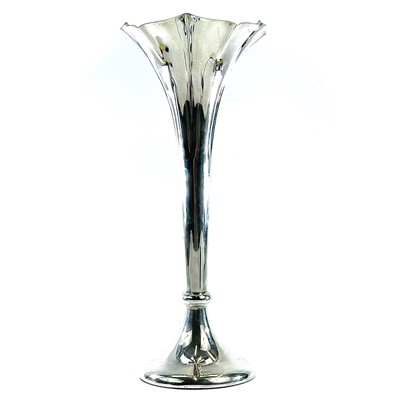 Lot 116 - An Edwardian silver large trumpet vase by...