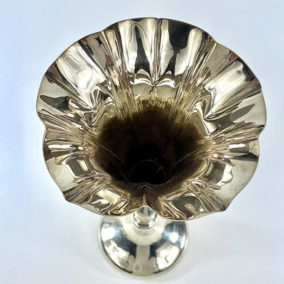 Lot 116 - An Edwardian silver large trumpet vase by...