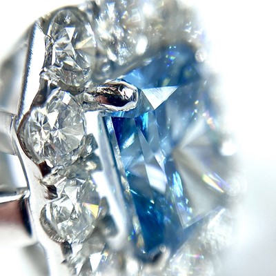 Lot 7 - An exquisite fancy vivid blue diamond set...