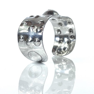 Lot 231 - A 999 fine silver Viking bracelet by James Suddaby.