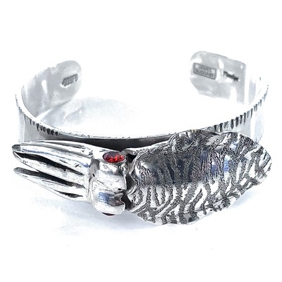 Lot 278a - A 999 fine silver Newlyn Cuttlefish bangle, by James Suddaby.