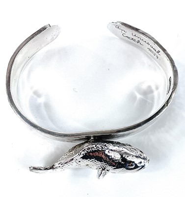 Lot 288 - A 999 fine silver bangle by James Suddaby,...