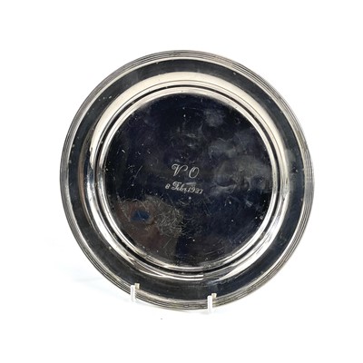 Lot 79 - A 1920's Dutch silver hinge lidded circular...