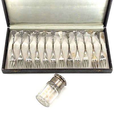 Lot 125 - An early 20th century Dutch silver set of...