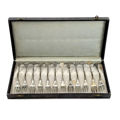 Lot 125 - An early 20th century Dutch silver set of...