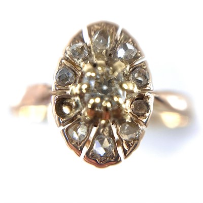 Lot 40 - An antique gold and diamond set cluster ring,...
