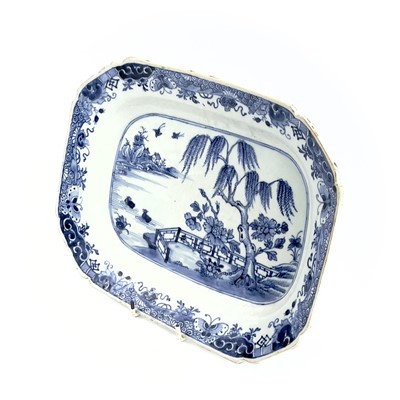 Lot 124 - A Chinese export porcelain blue and white meat...