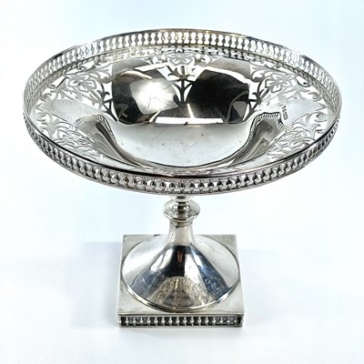 Lot 168 - A George V silver pedestal bonbon dish by...