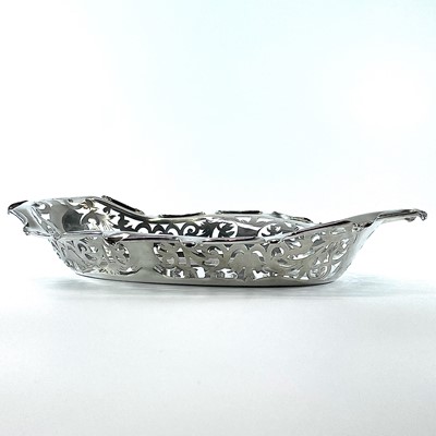 Lot 133 - A George V silver oval dish with scroll...