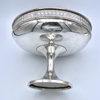 Lot 61 - A George V silver pedestal fruit bowl with...