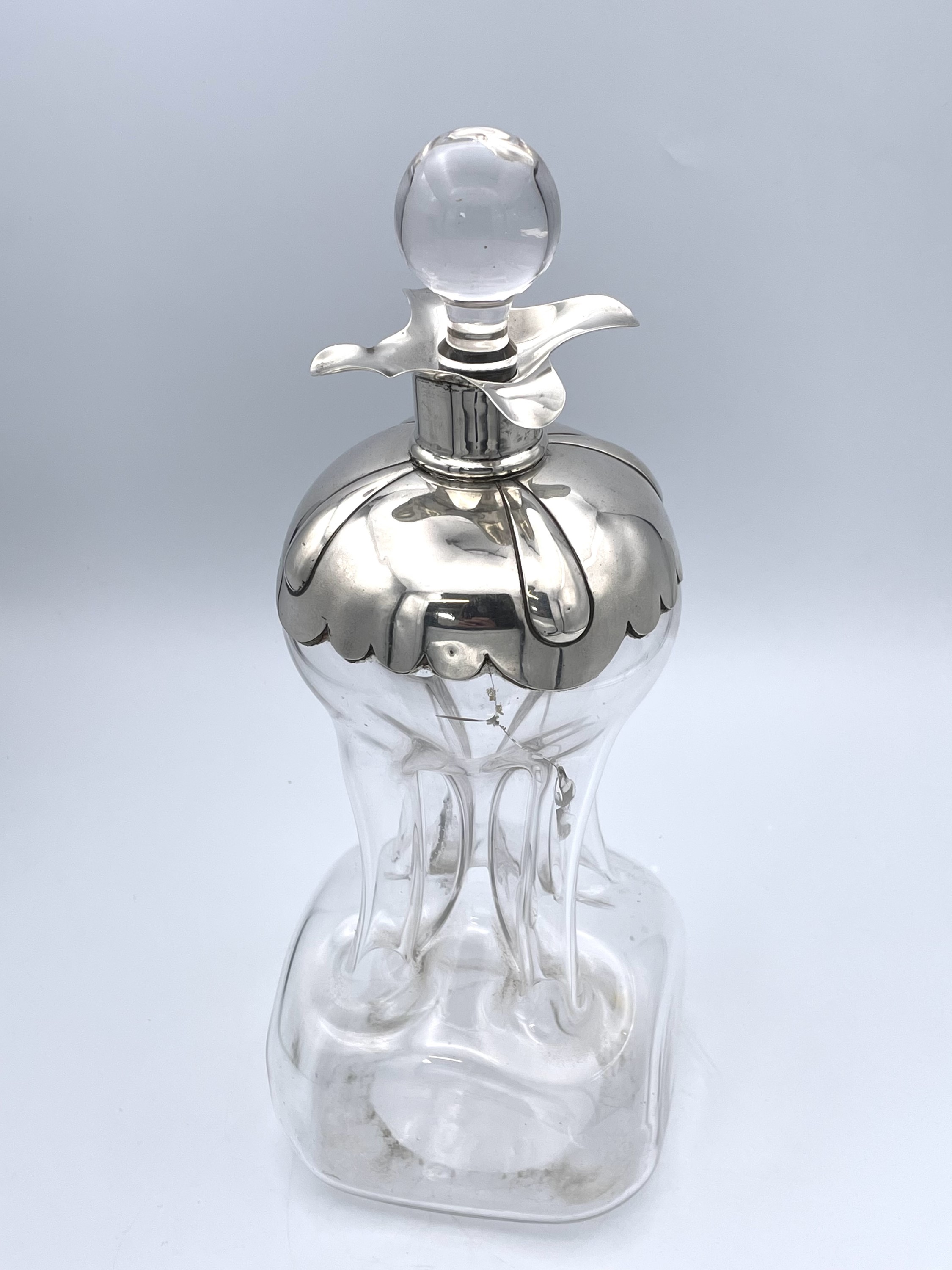 Lot 16 - An Edwardian silver mounted pinched glass