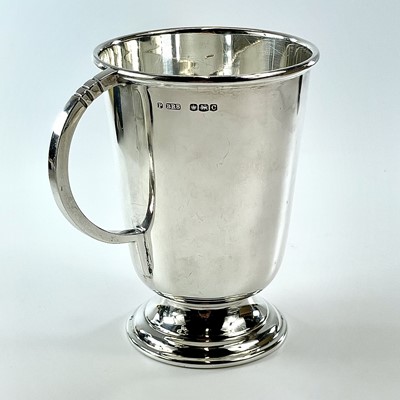 Lot 199 - A George VI silver pedestal mug by Pinder Bros,...