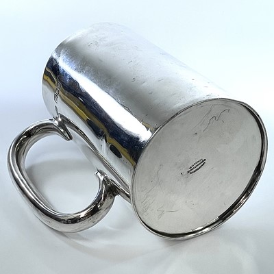 Lot 90 - A George V silver plain mug by Carrington & Co,...