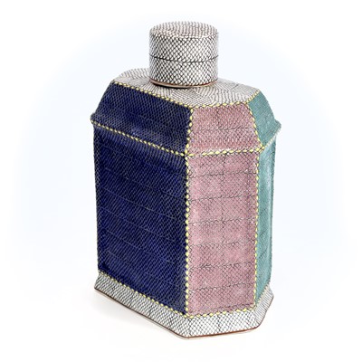 Lot 213 - A Chinese porcelain tea caddy, 20th century,...