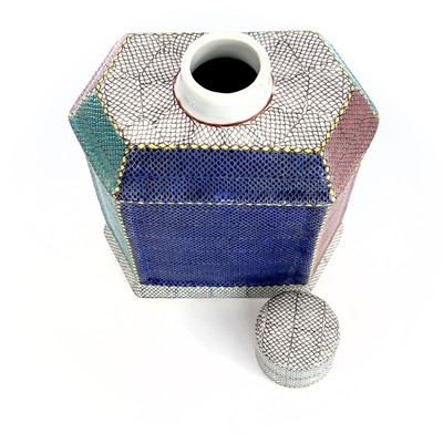 Lot 213 - A Chinese porcelain tea caddy, 20th century,...