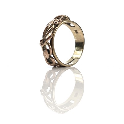 Lot 112 - A 9ct hallmarked gold Welsh Clogau ring,...