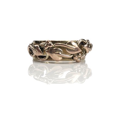 Lot 112 - A 9ct hallmarked gold Welsh Clogau ring,...