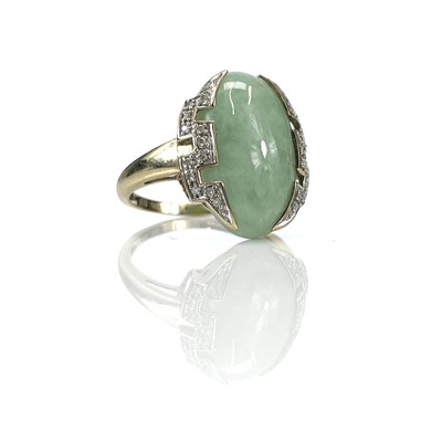 Lot 205 - A contemporary 9ct hallmarked gold celadon...