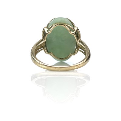 Lot 205 - A contemporary 9ct hallmarked gold celadon...
