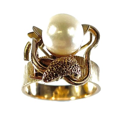 Lot 107 - A 14ct gold single pearl set ring, of foliate...