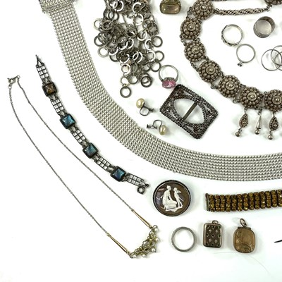 Lot 276 - A collection of costume jewellery including a...